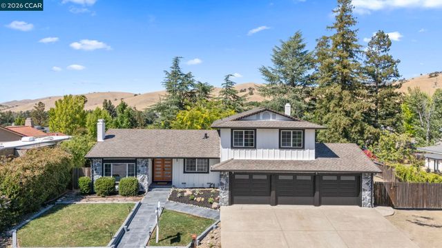 2 El Molino Dr, Clayton, CA 94517