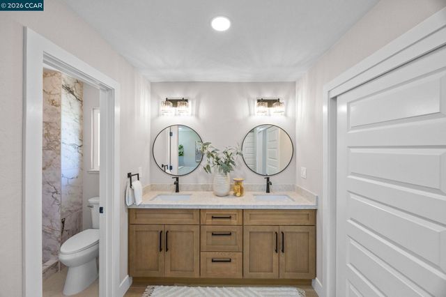 2 El Molino Dr, Clayton, CA 94517