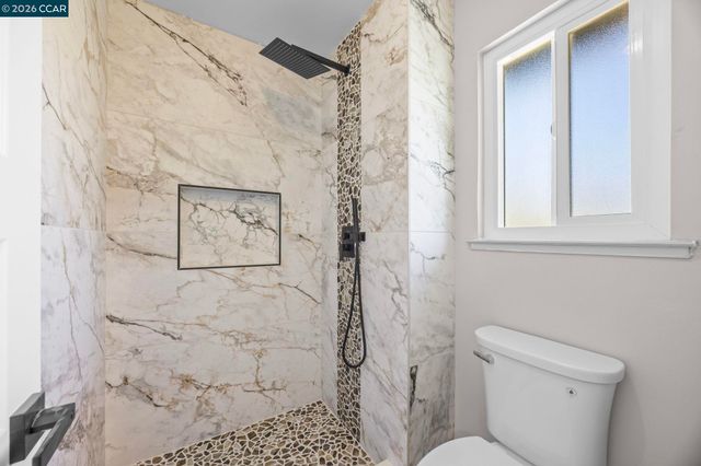 2 El Molino Dr, Clayton, CA 94517
