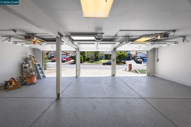 2 El Molino Dr, Clayton, CA 94517