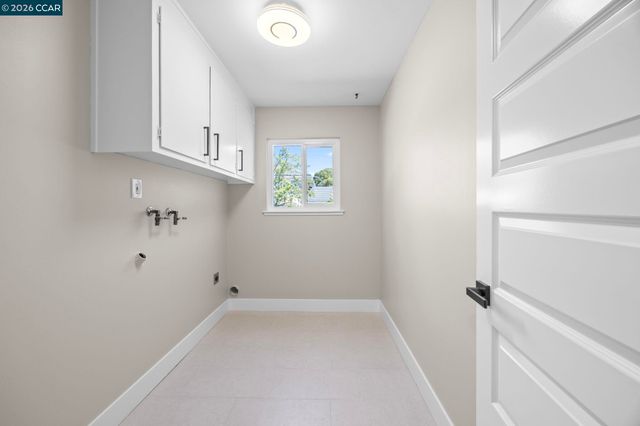 2 El Molino Dr, Clayton, CA 94517