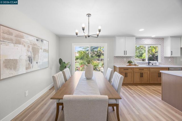 2 El Molino Dr, Clayton, CA 94517