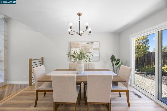 2 El Molino Dr, Clayton, CA 94517