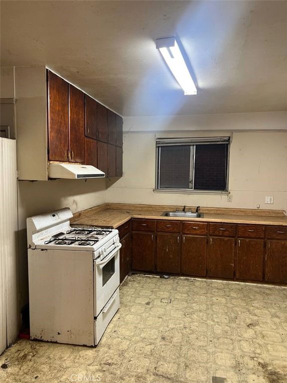 Image 15 of property listing at 1139 S Hunter Street, Stockton, CA 95206