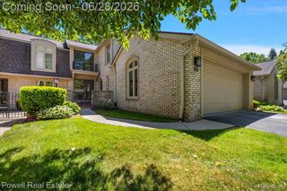1447 Ravineview Court #C-12, Bloomfield Hills, MI 48304