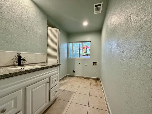 1401 Inyo Ave, Modesto, CA 95358