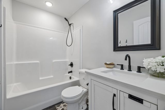 236 Azalea Dr, Oak Grove, KY 42262