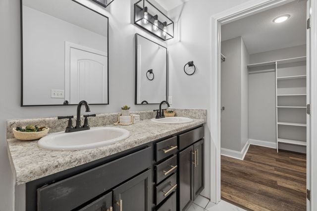 236 Azalea Dr, Oak Grove, KY 42262