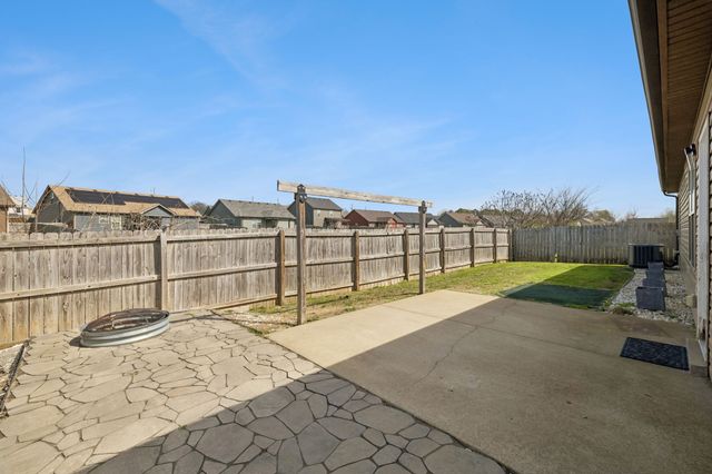 236 Azalea Dr, Oak Grove, KY 42262