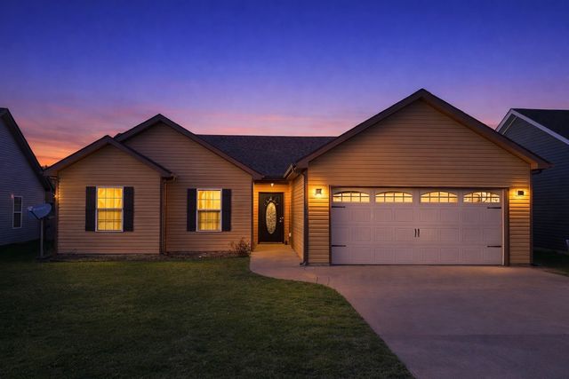 236 Azalea Dr, Oak Grove, KY 42262