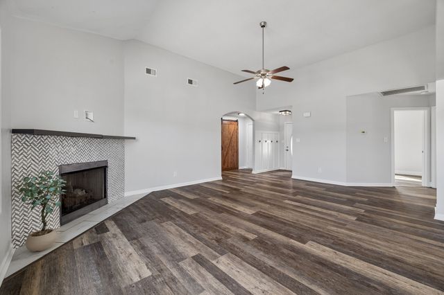 236 Azalea Dr, Oak Grove, KY 42262