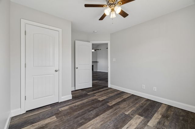 236 Azalea Dr, Oak Grove, KY 42262