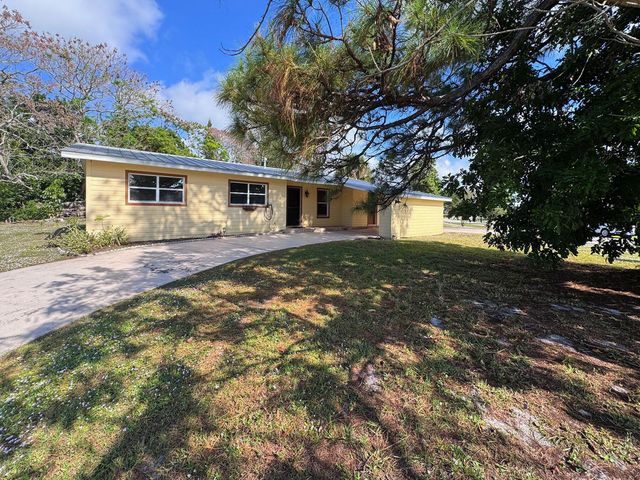401 SE Tranquilla Avenue, Port St Lucie, FL 34983