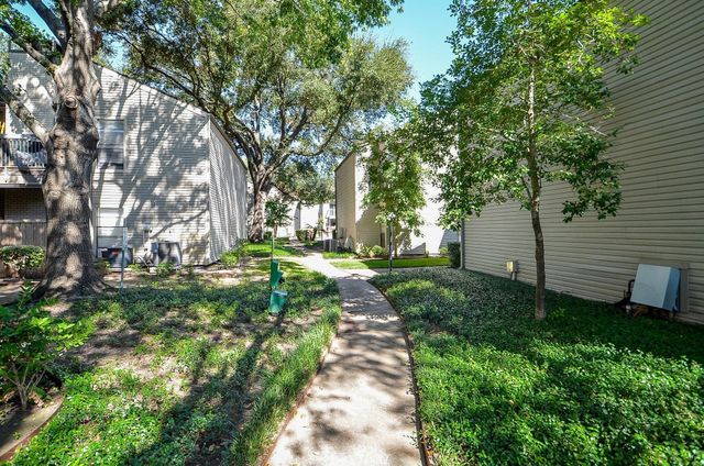 9707 Richmond Avenue 109, Houston, TX 77042