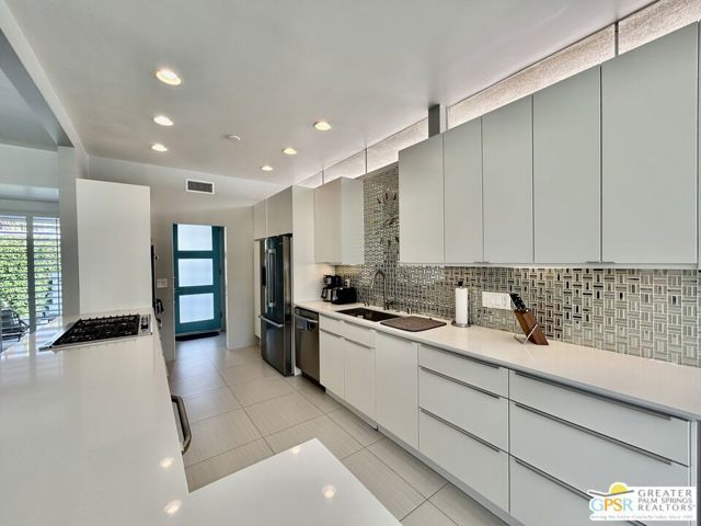 306 Desert Lakes Drive, Palm Springs, CA 92264