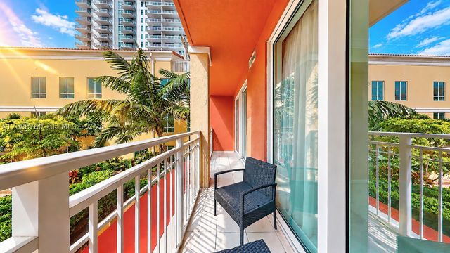 7350 SW 89th St 716S, Miami, FL 33156