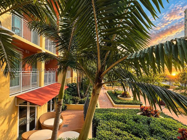 7350 SW 89th St 716S, Miami, FL 33156