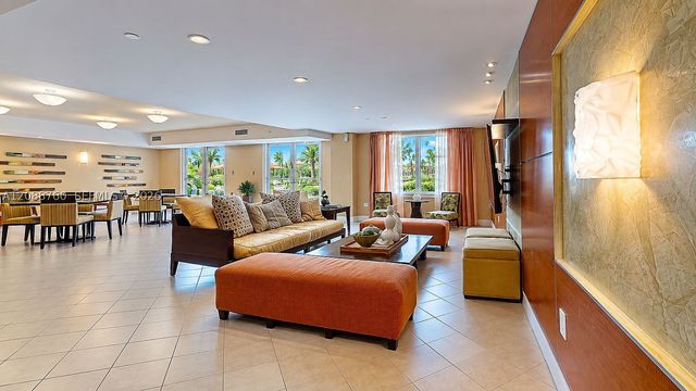 7350 SW 89th St 716S, Miami, FL 33156