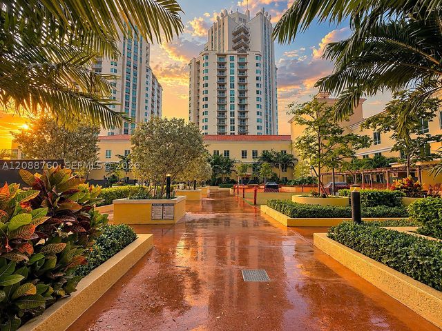 7350 SW 89th St 716S, Miami, FL 33156