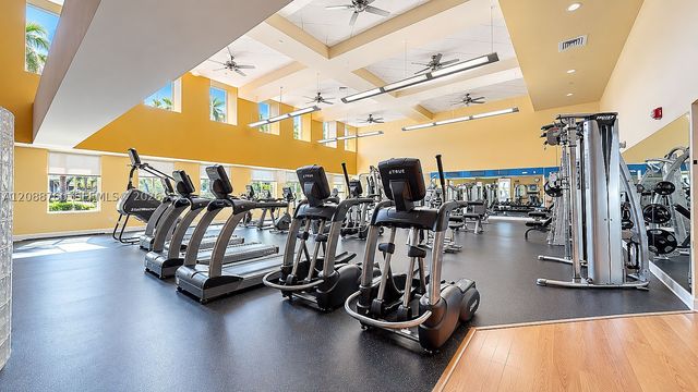 7350 SW 89th St 716S, Miami, FL 33156
