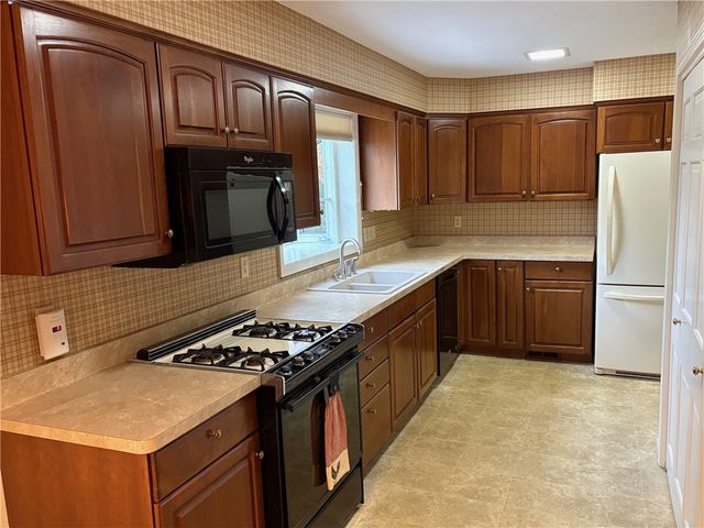 1010 Strong Road, Victor, NY 14564