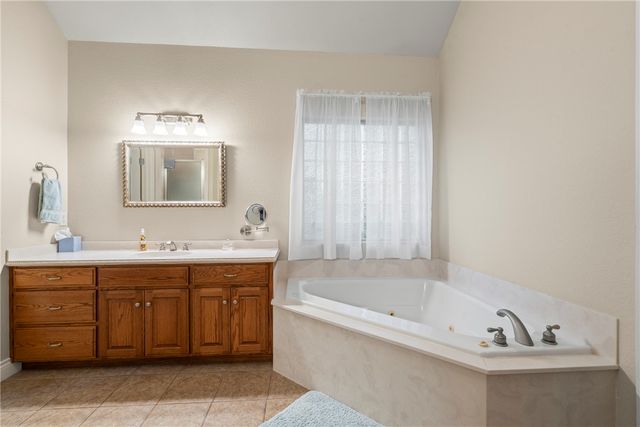 2908 Cortney Circle, Siloam Springs, AR 72761