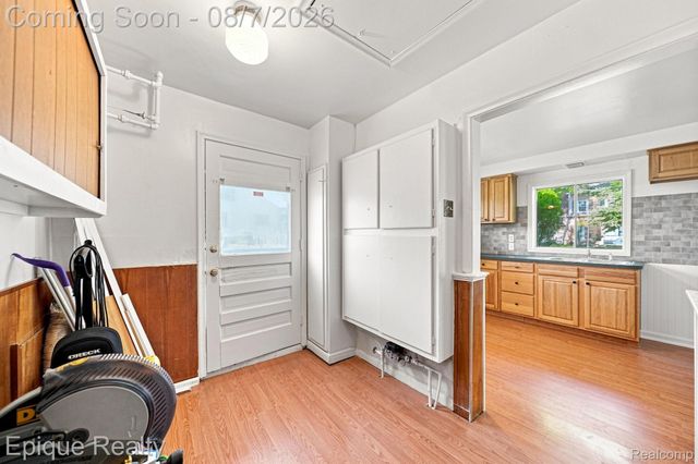 14589 Helen Street, Southgate, MI 48195
