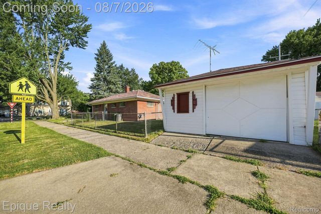 14589 Helen Street, Southgate, MI 48195