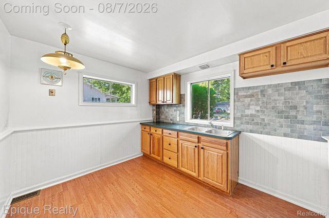 14589 Helen Street, Southgate, MI 48195