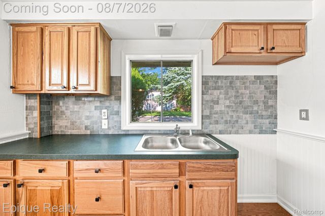 14589 Helen Street, Southgate, MI 48195