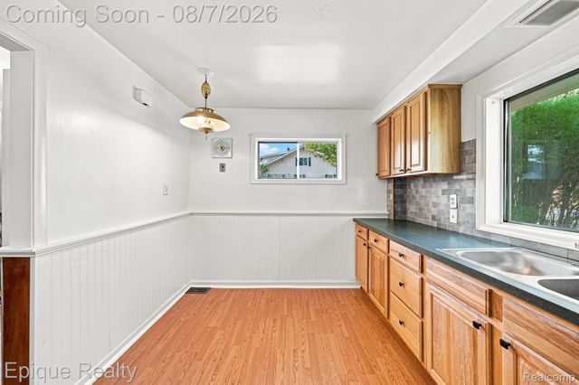 14589 Helen Street, Southgate, MI 48195