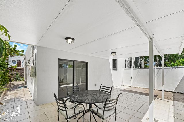 944 SW 10th Avenue, Miami, FL 33130