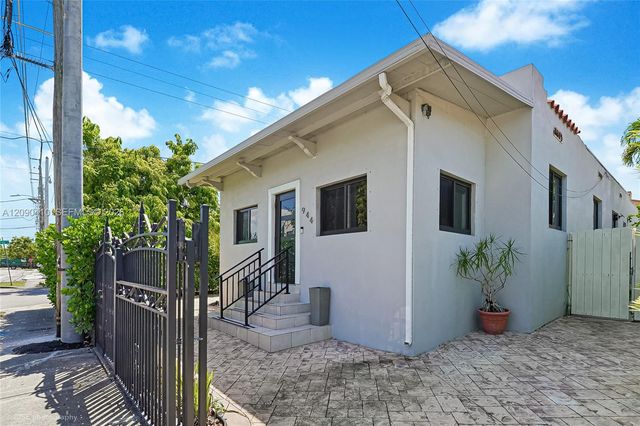 944 SW 10th Avenue, Miami, FL 33130
