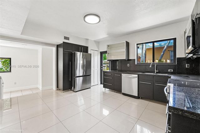 944 SW 10th Avenue, Miami, FL 33130