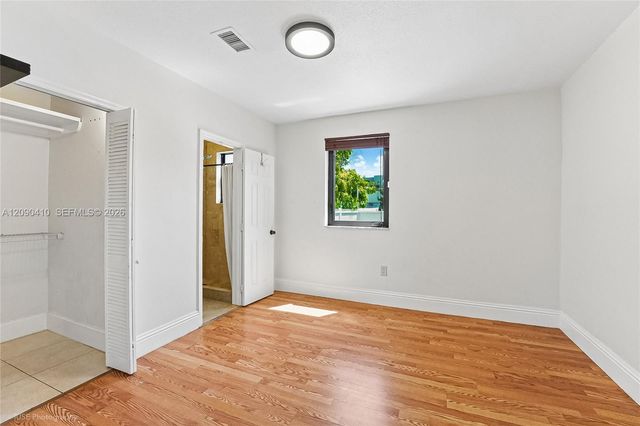 944 SW 10th Avenue, Miami, FL 33130