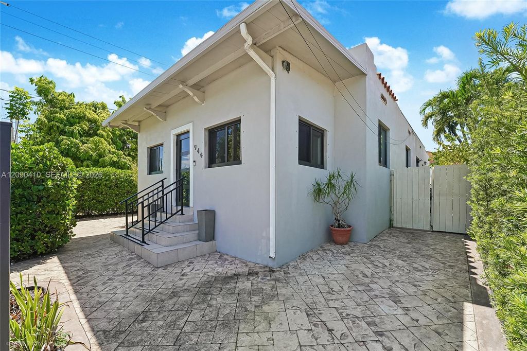944 SW 10th Avenue, Miami, FL 33130