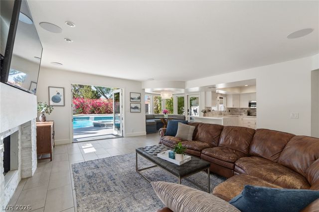 2233 Versailles Court, Henderson, NV 89074