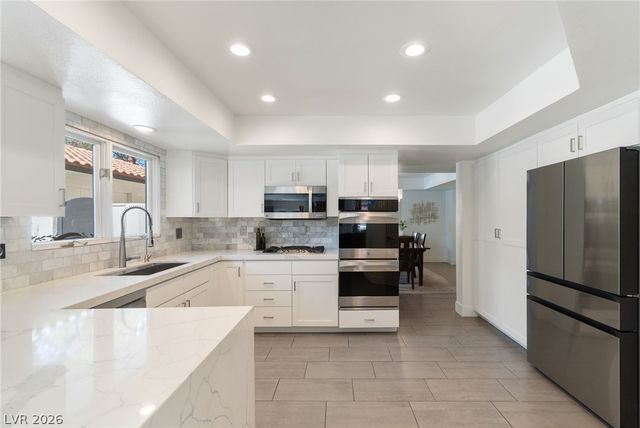 2233 Versailles Court, Henderson, NV 89074