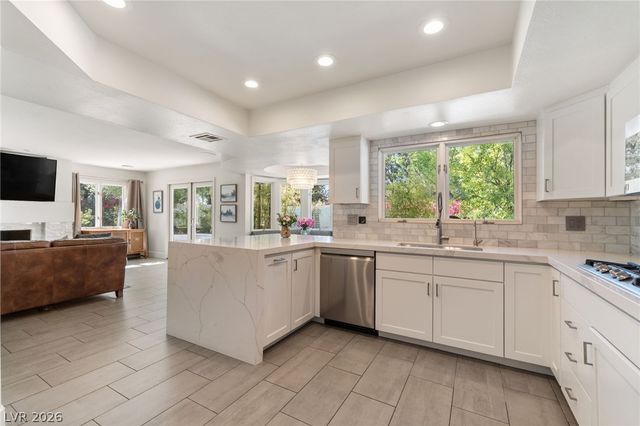2233 Versailles Court, Henderson, NV 89074
