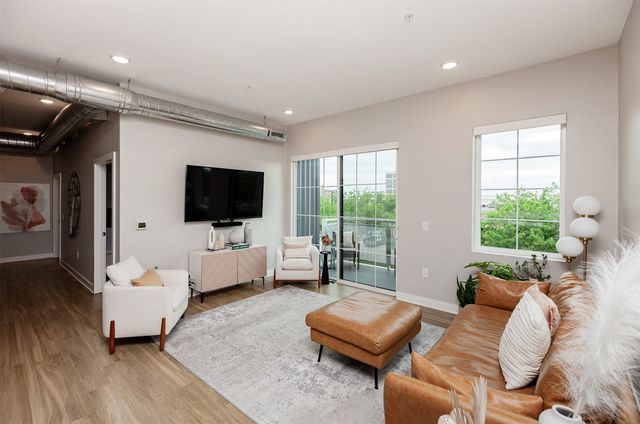 400 SW 7th Street 301, Des Moines, IA 50309