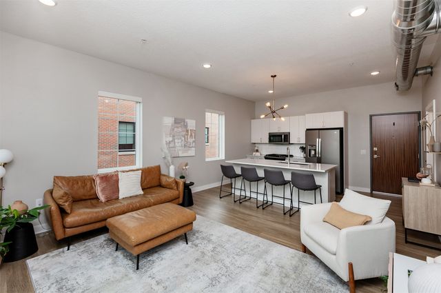 400 SW 7th Street 301, Des Moines, IA 50309