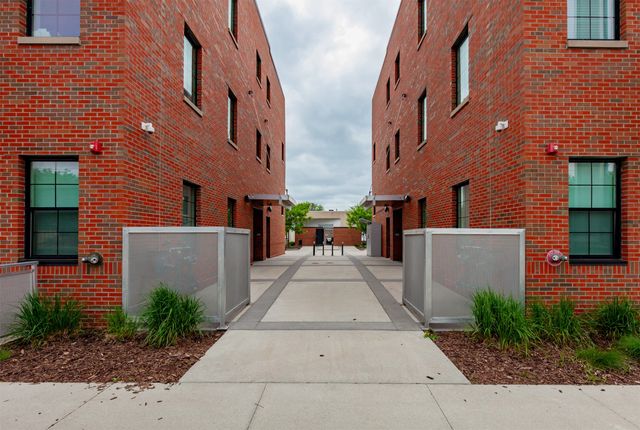 400 SW 7th Street 301, Des Moines, IA 50309