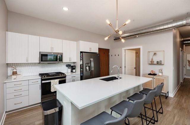 400 SW 7th Street 301, Des Moines, IA 50309