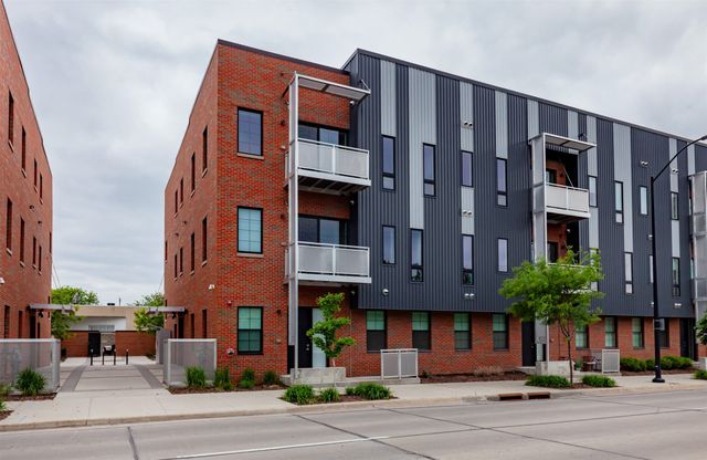 400 SW 7th Street 301, Des Moines, IA 50309