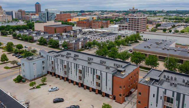 400 SW 7th Street 301, Des Moines, IA 50309