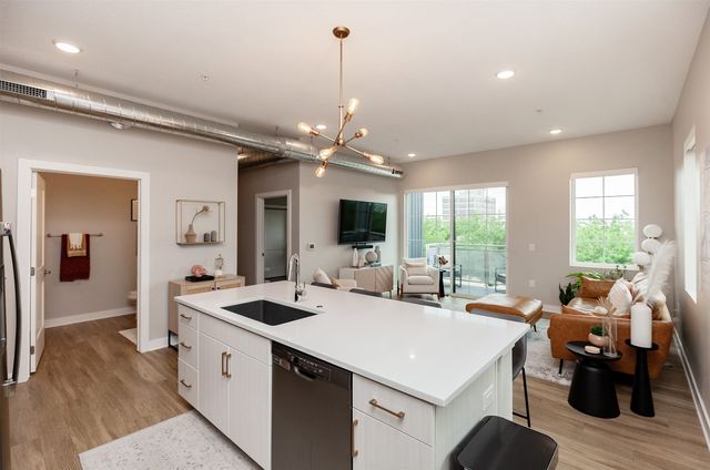 400 SW 7th Street 301, Des Moines, IA 50309