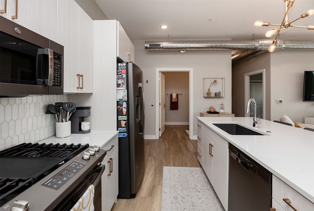 400 SW 7th Street 301, Des Moines, IA 50309