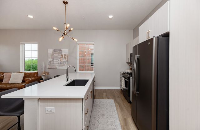 400 SW 7th Street 301, Des Moines, IA 50309
