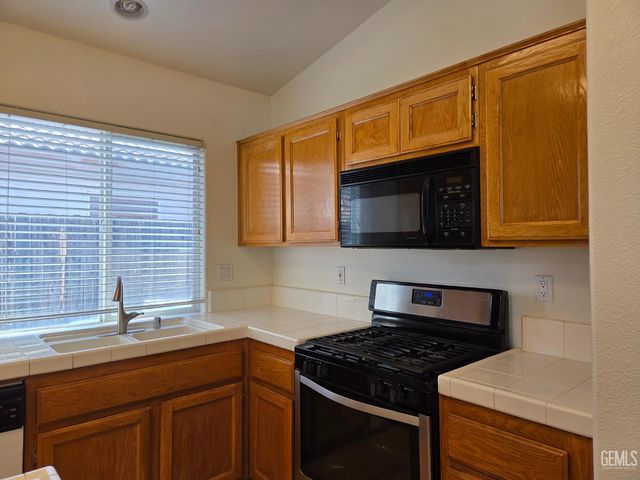 3830 Boswellia Drive, Bakersfield, CA 93311