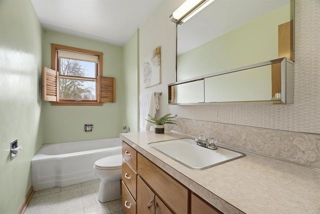 1613 S TELULAH AVENUE, Appleton, WI 54915